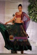 Model walks the ramp for Manish Malhotra at Aamby Valley India Bridal Week day 5 on 2nd Nov 2010 (162).JPG